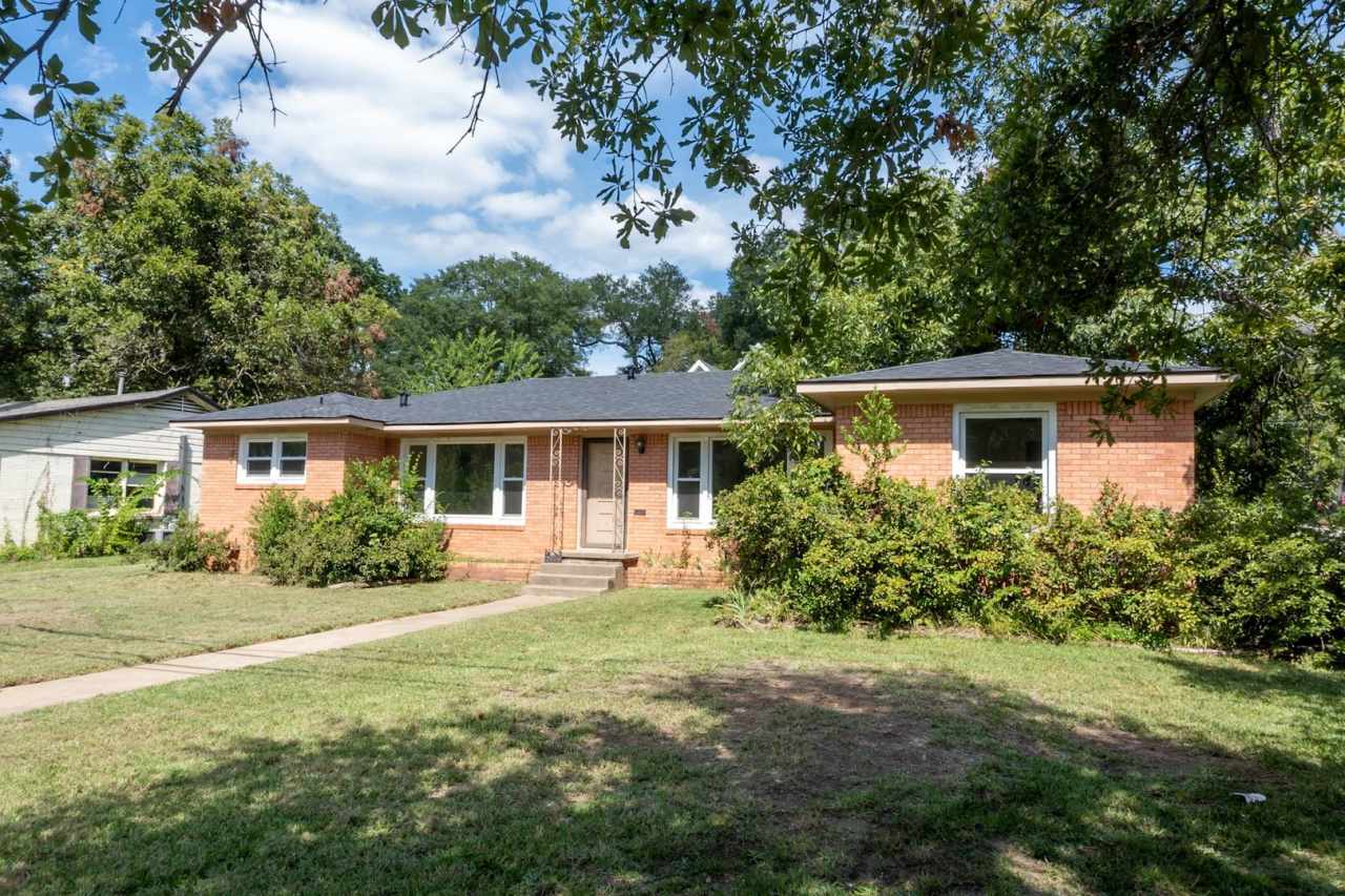 Location!! Deep in the heart of Tyler!