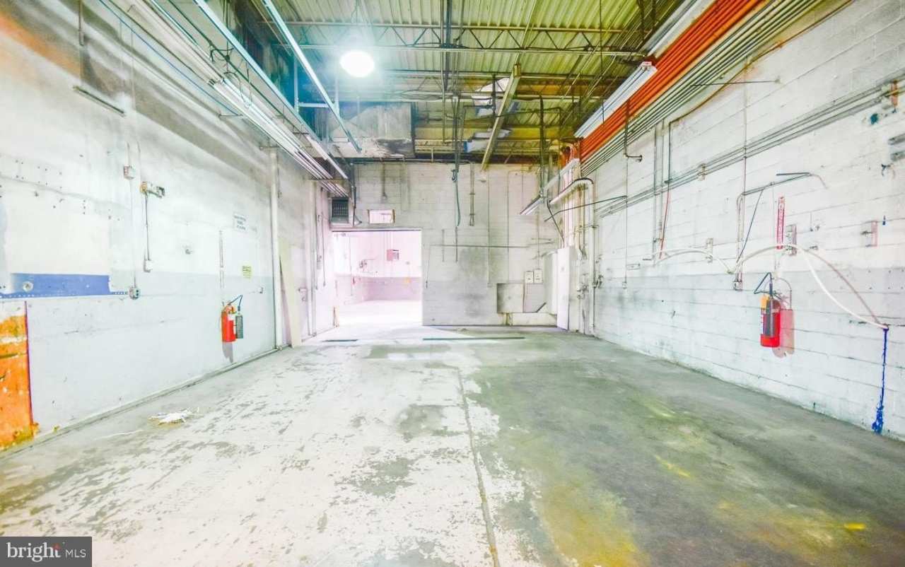 215 S COLLEGE Street unit: Warehouse #2