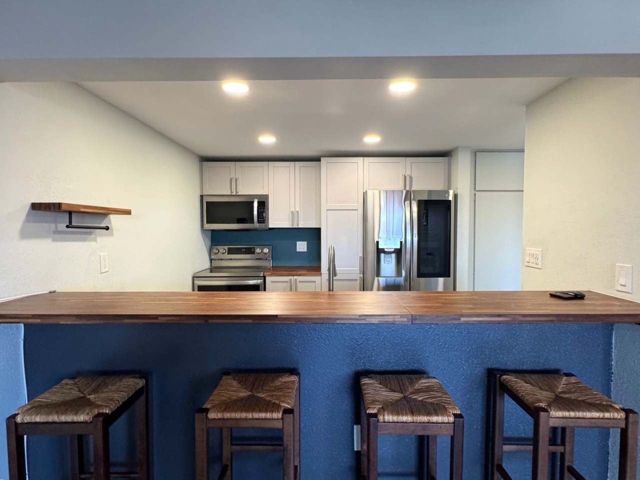 Renovated corner unit in Grossmont Terrace!