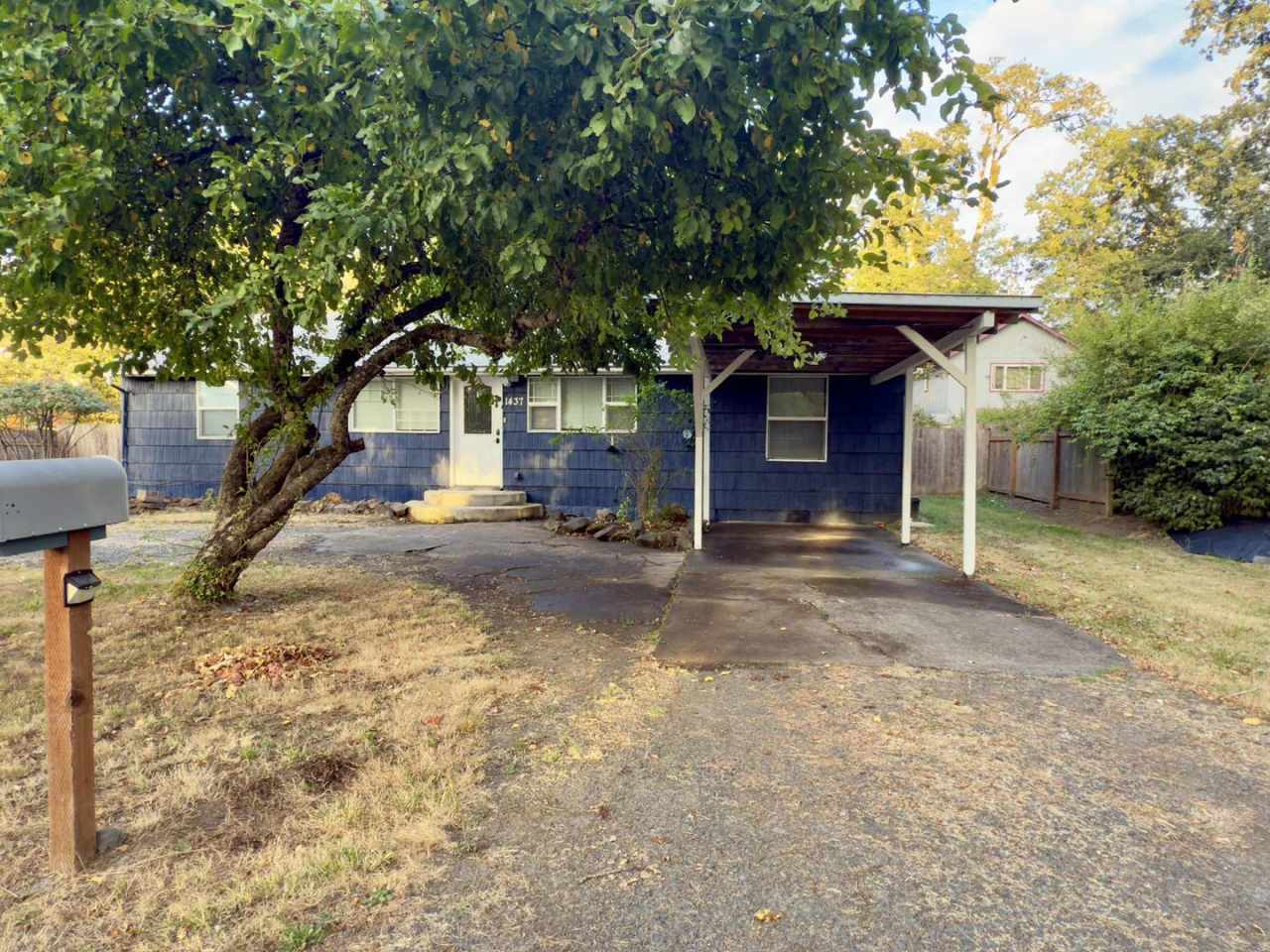 Single level Home near Acorn Park!