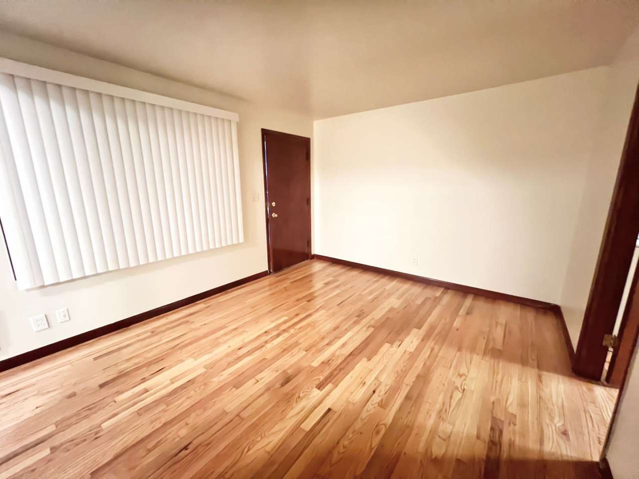 W1319 - Hudson's Bay Court