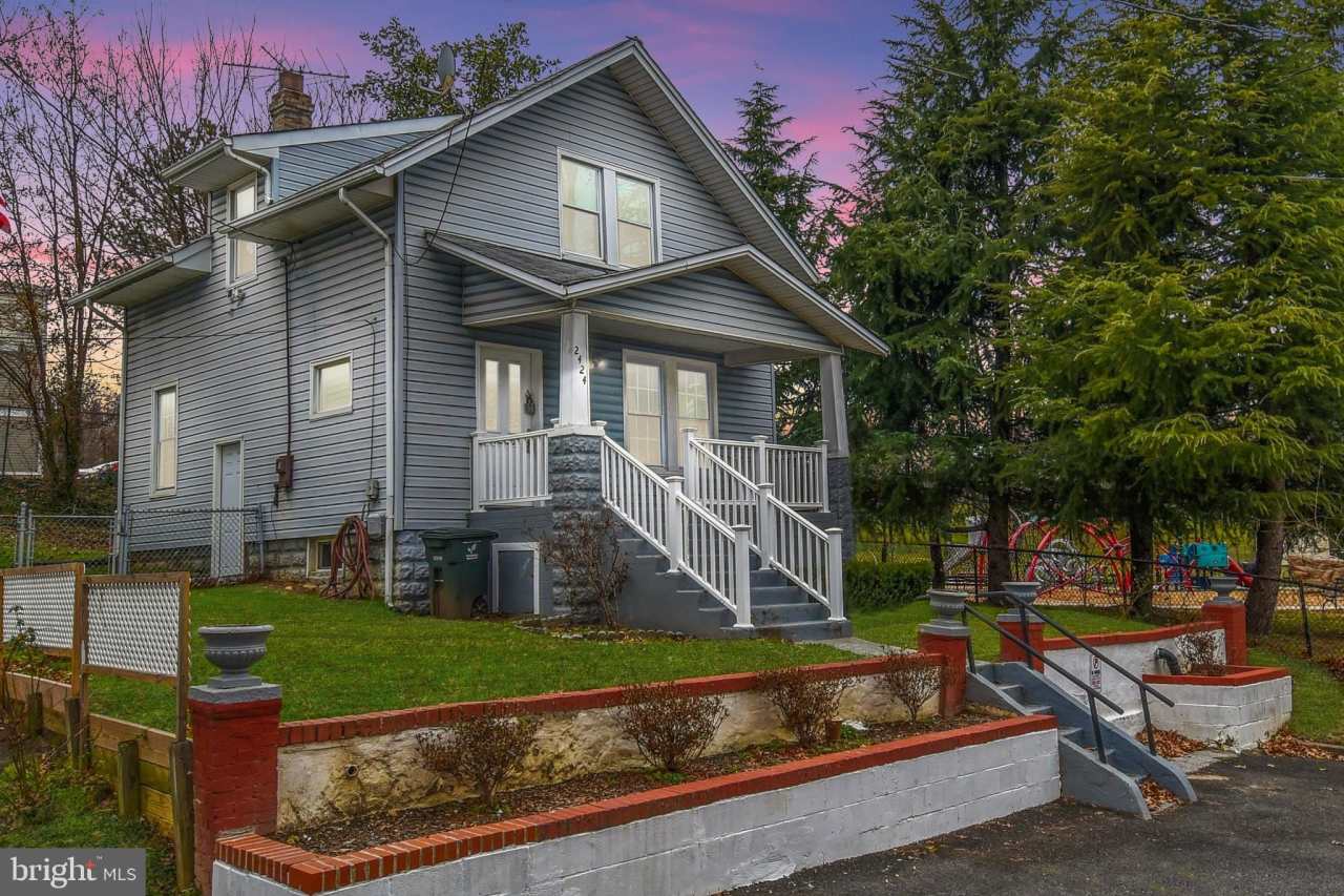 2424 S KENMORE Street