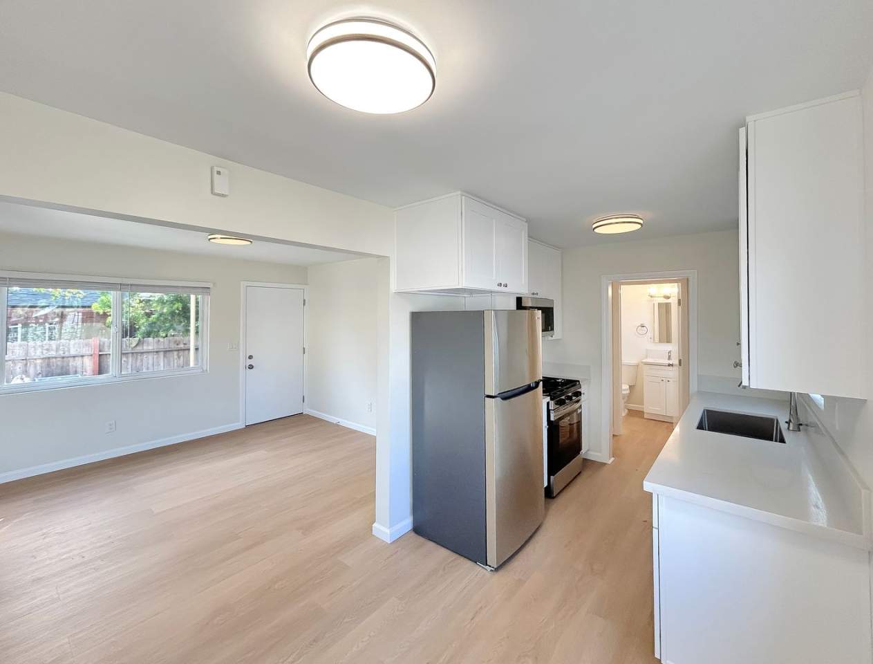 Beautiful 1BD/1BA Fully Remodeled Unit w/ New Appliances in North Park!