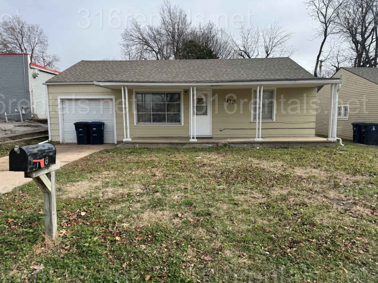 2 Bed 1 bath house with attached garage in El Dorado!