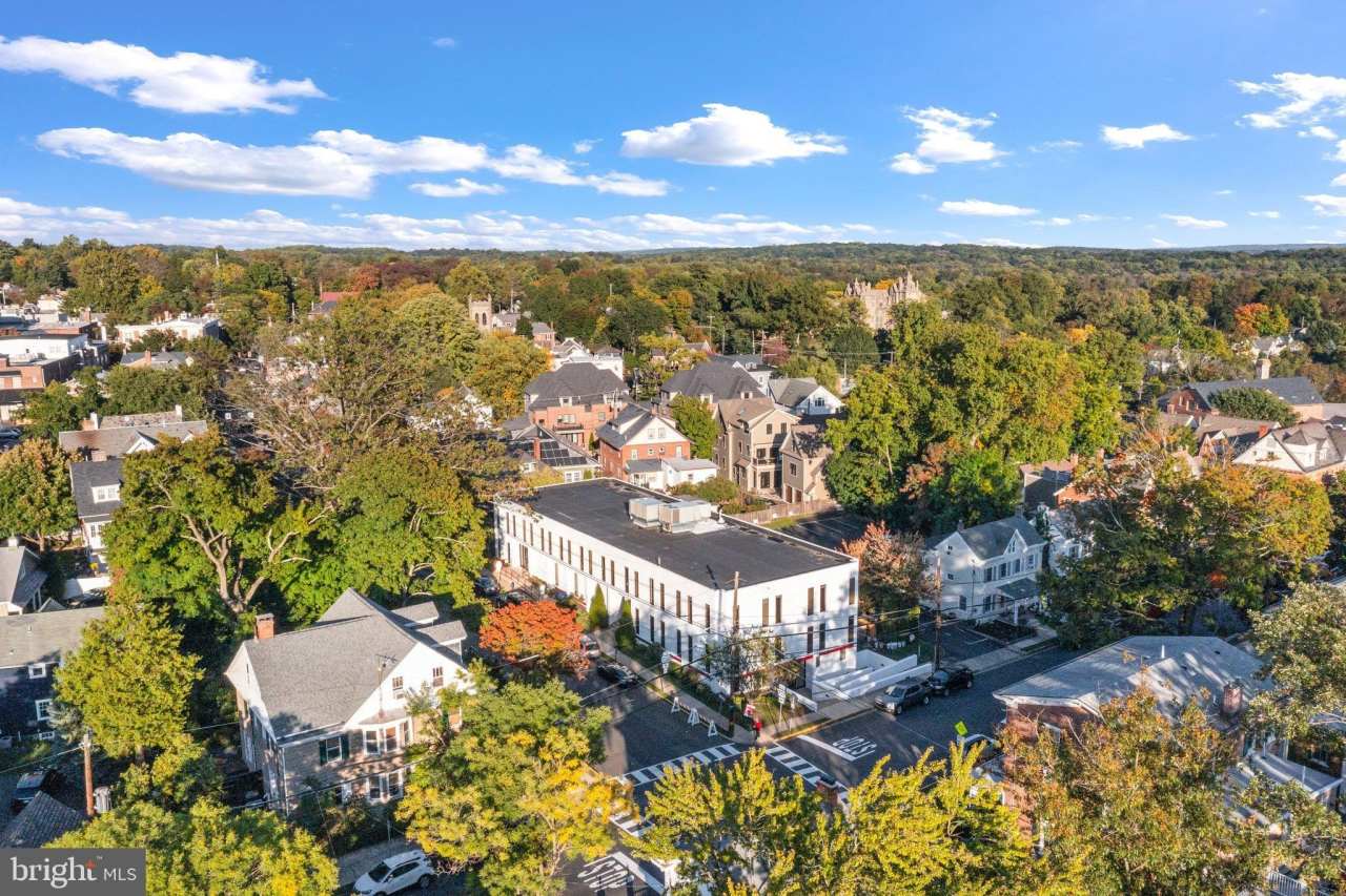 70 W OAKLAND Avenue unit: 203