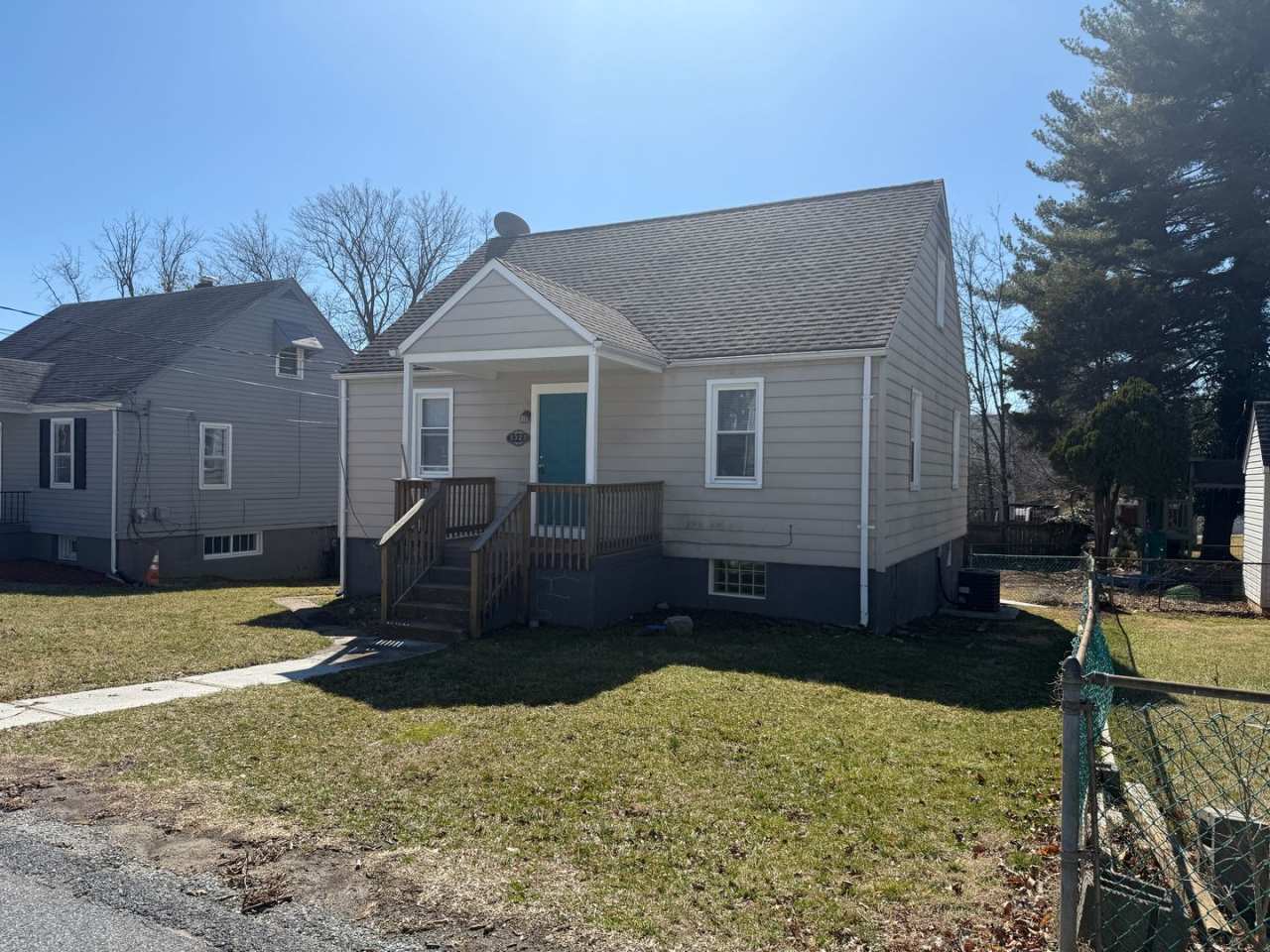 Spacious  Updated 4-Bedroom Home with Large Yard – Pet Friendly!