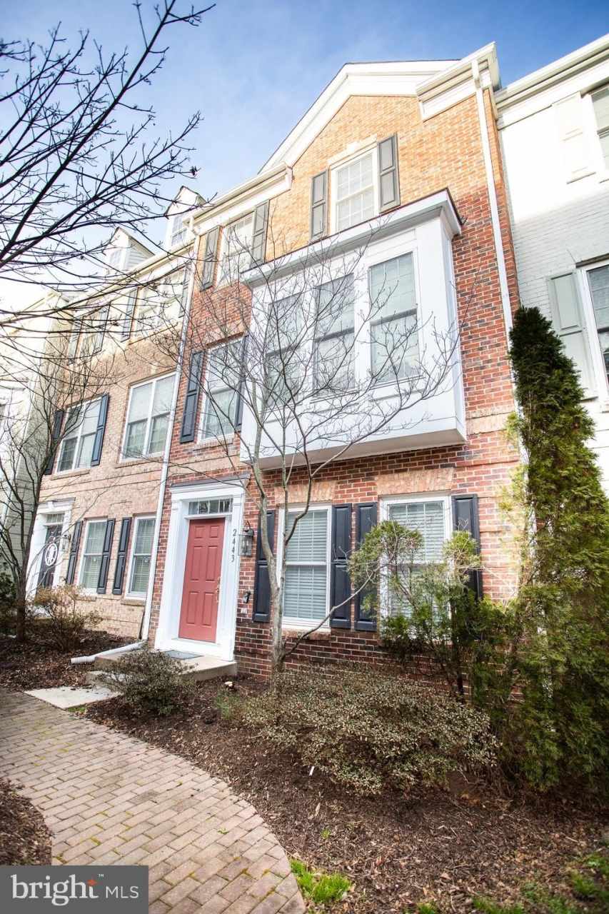 2443 HUNTINGTON PARK DRIVE