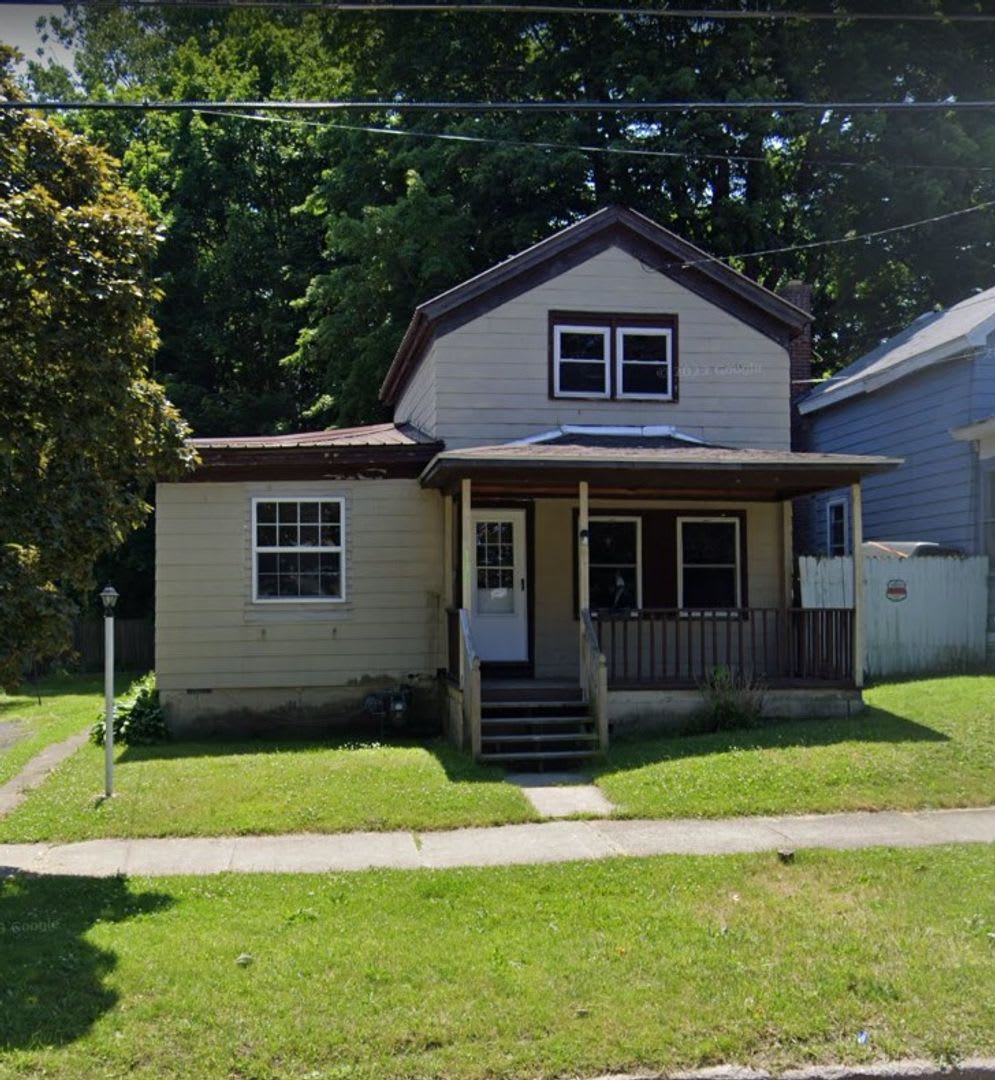 Great 4 bdrm Family Home!!! New carpet  paint!!