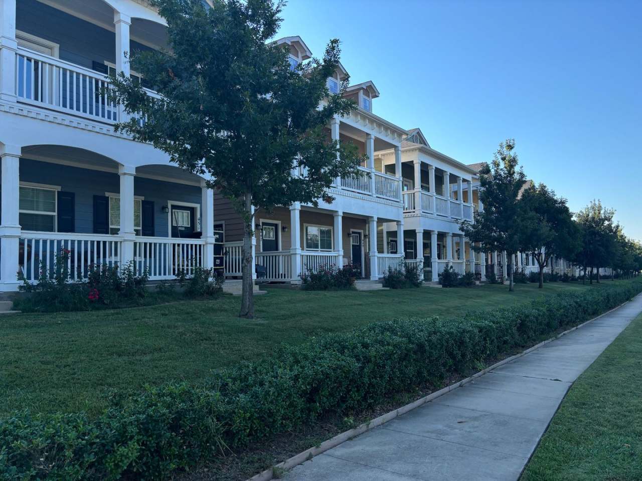 Colorful 2/2 Townhomes in Sherman!