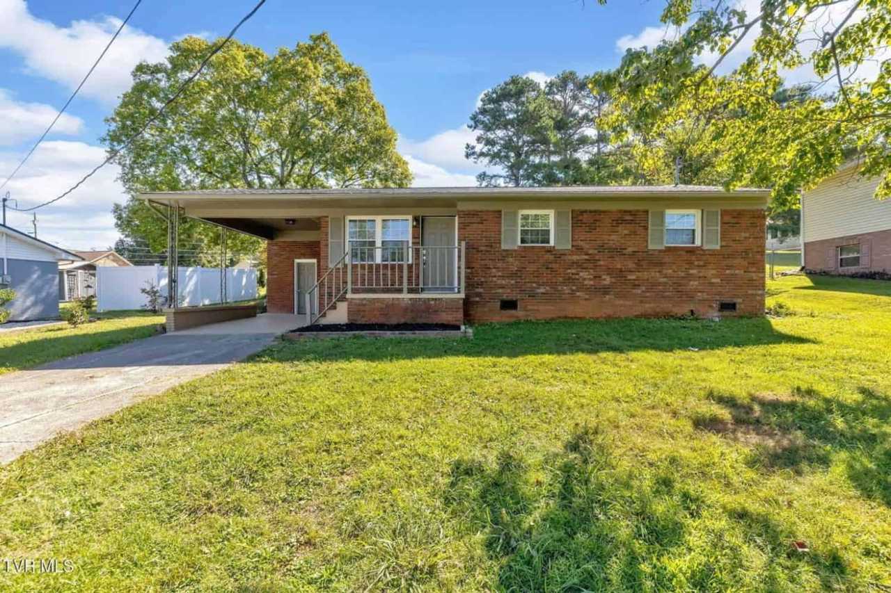 Newly renovated 3 Bedroom 2 Bathroom Home located in Jefferson City, TN