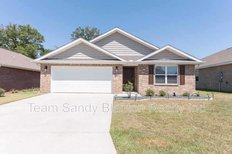 7486 Oak Lake Boulevard