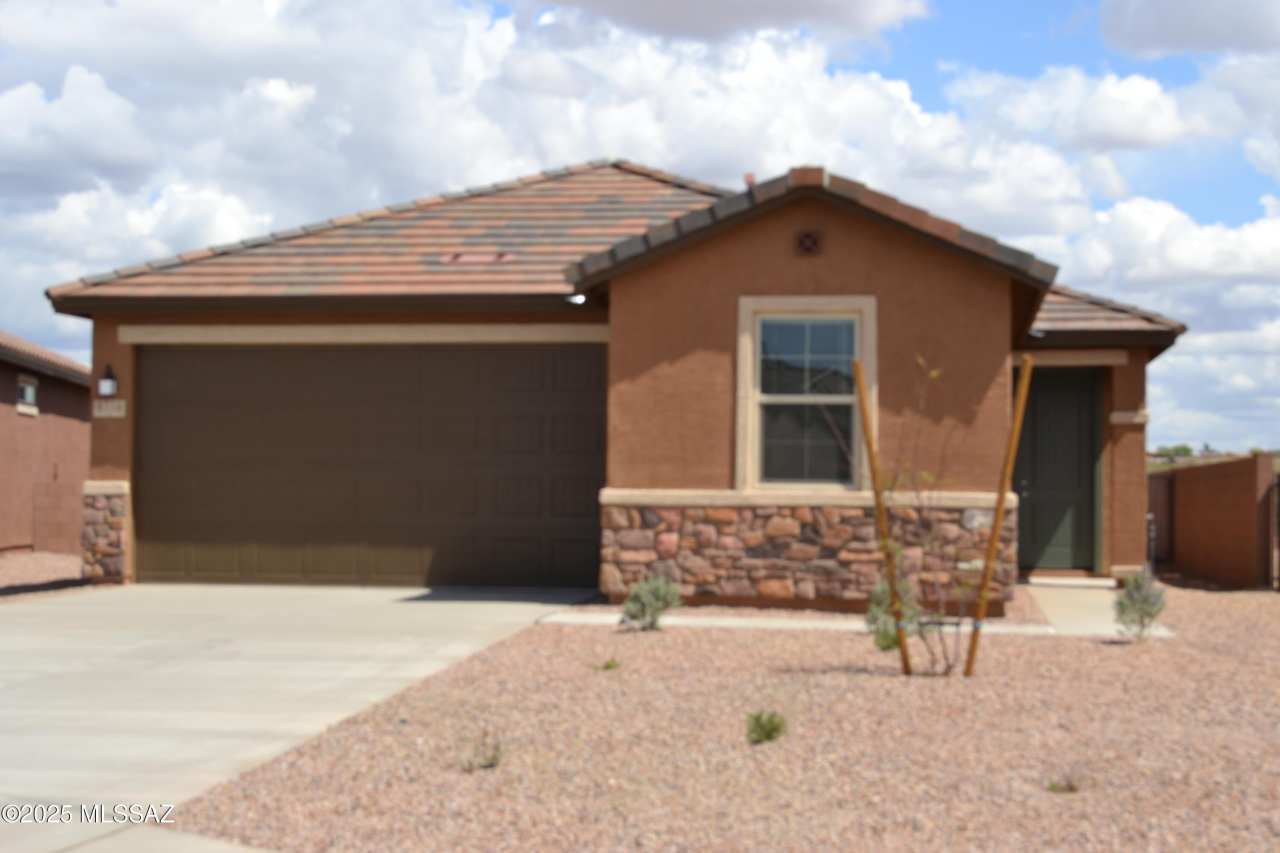 8716 N Magdalena Place