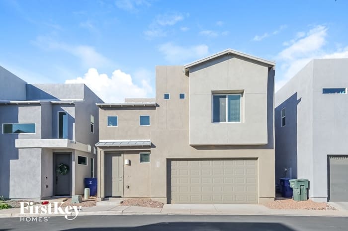 2863 North Fair Oaks Avenue