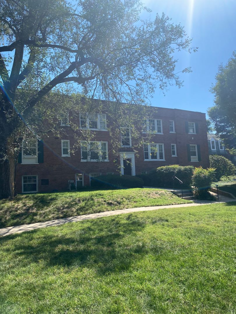 UPDATED 1 BEDROOM IN ARLINGTONS COLONIAL VILLAGE