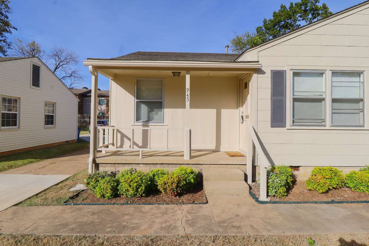 Gorgeous 2 bed duplex: NO PETS