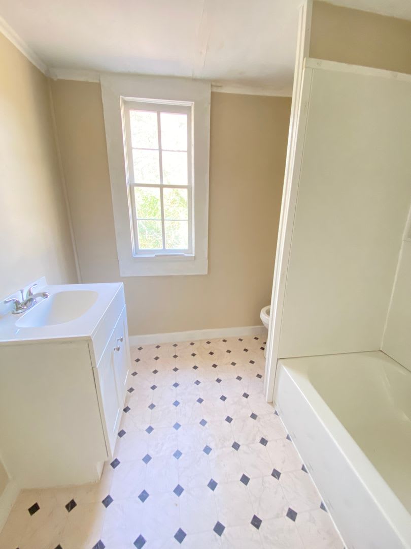 2Bed/1Bath Home Available June 2026!