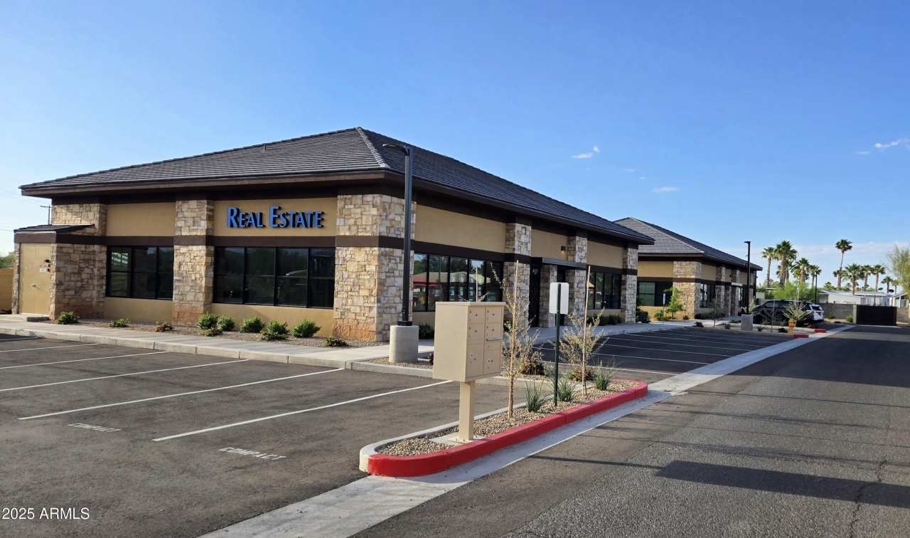 7001 E US HIGHWAY 60 --