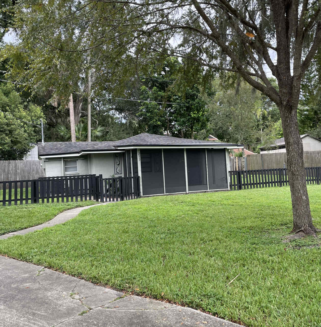 215 Adelaide Boulevard