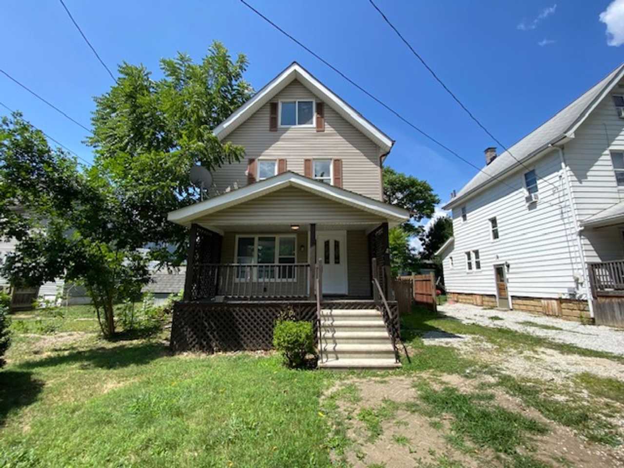 Freshly Renovated 4BR with Big Backyard Vibes