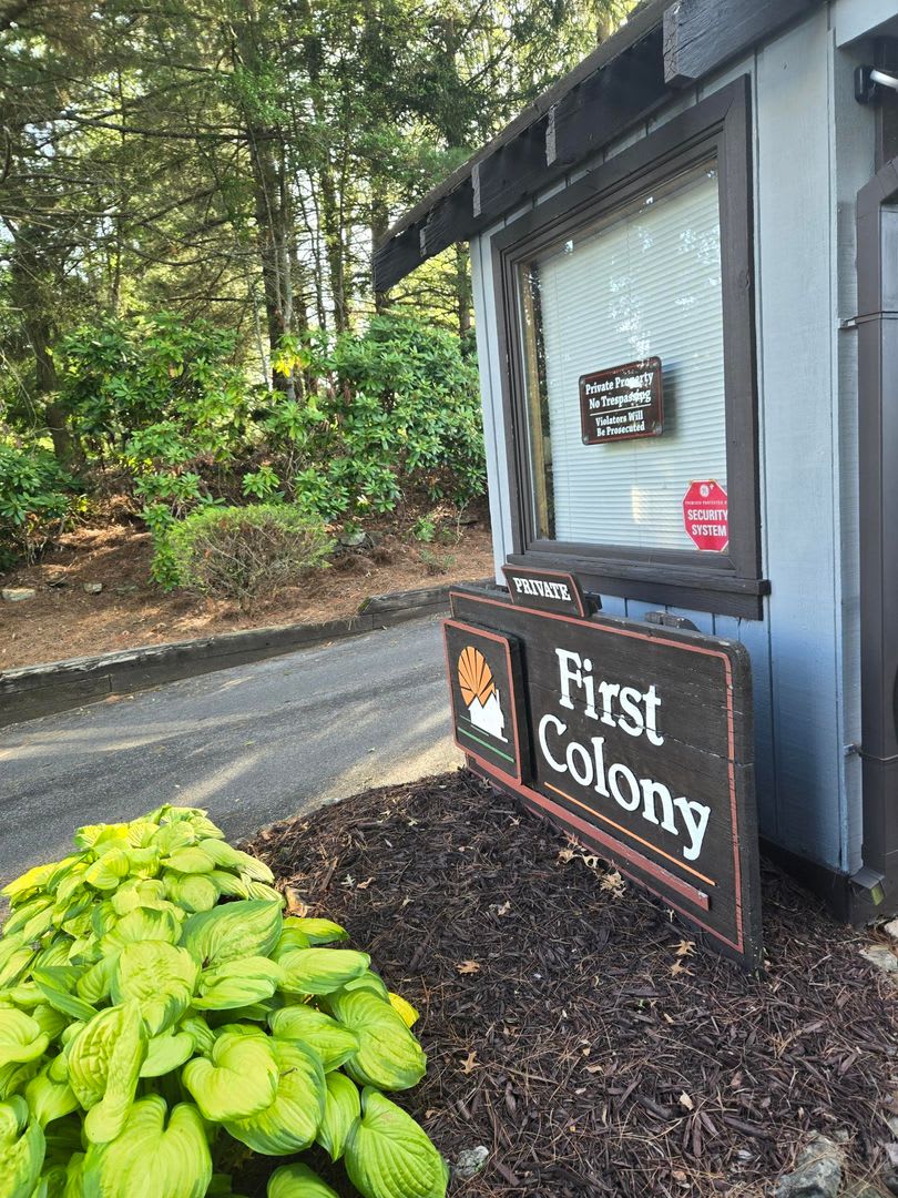 Spacious 3-Bedroom Condo in Gated Community – Modern Comfort  Convenience!