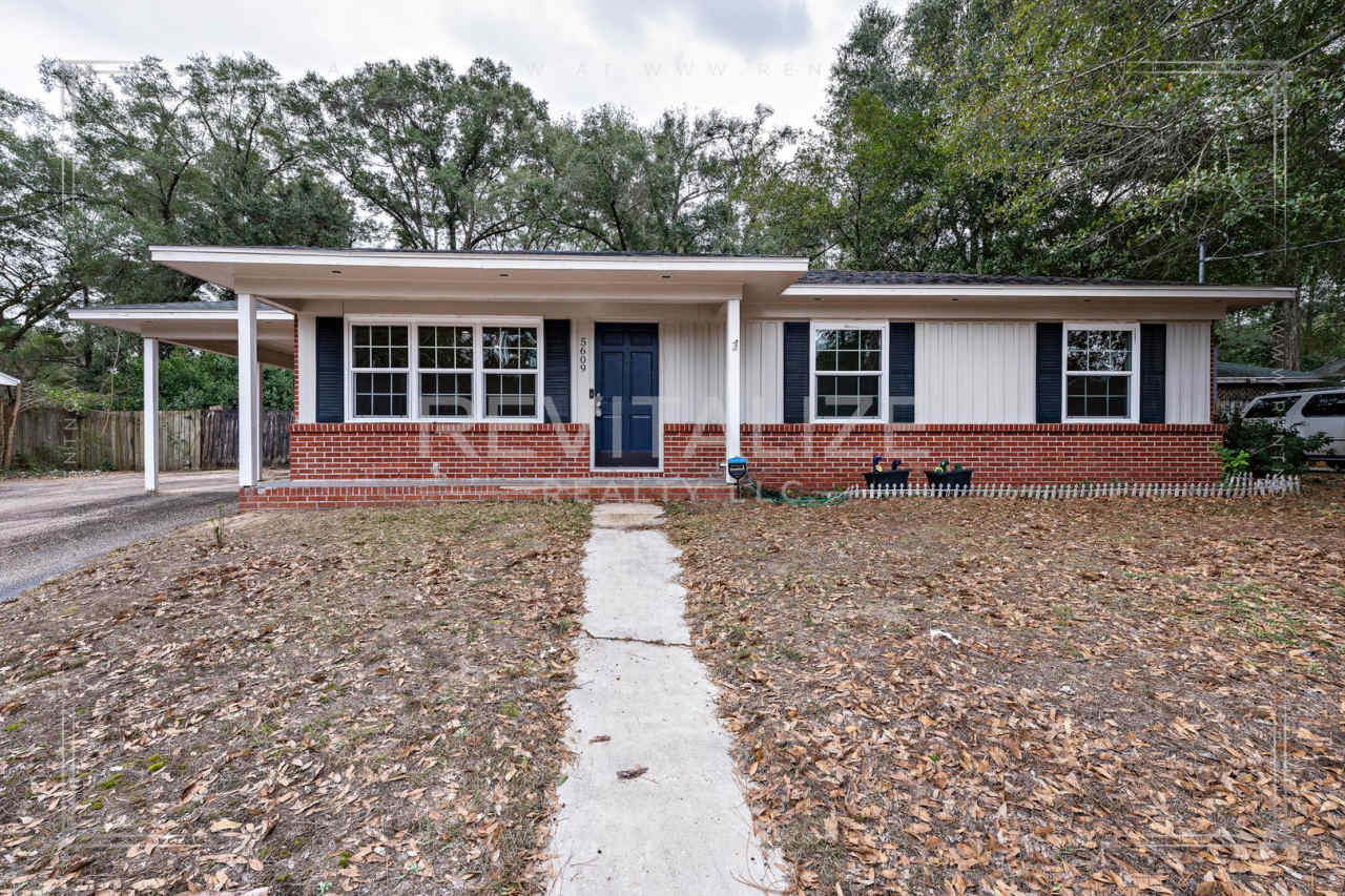 Desirable 3 Bed 1 Bath Ranch Style Home in Parkview Estates