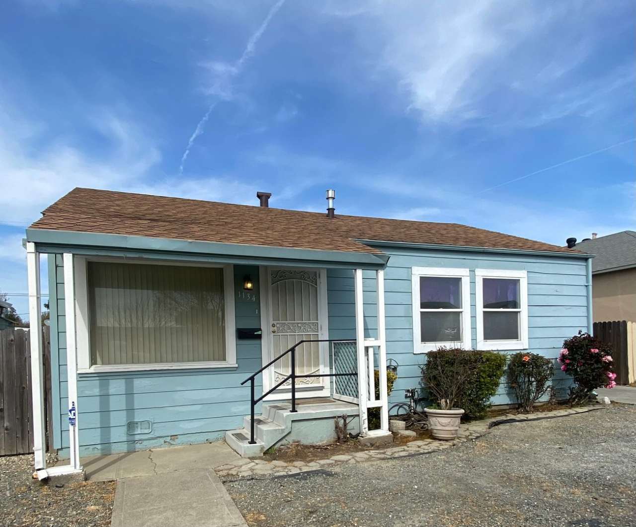 Cute 3 Bed/ 1.5 Bath w/ Bonus - Great Commuter Home