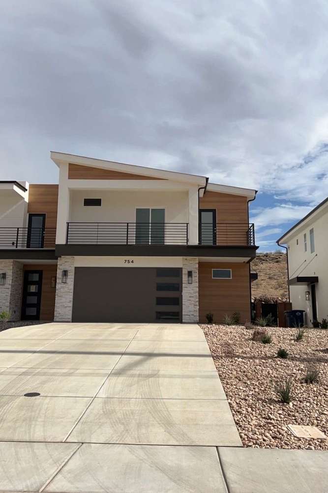 Stylish Desert Ridge Townhome with Modern Finishes  2-Car Garage