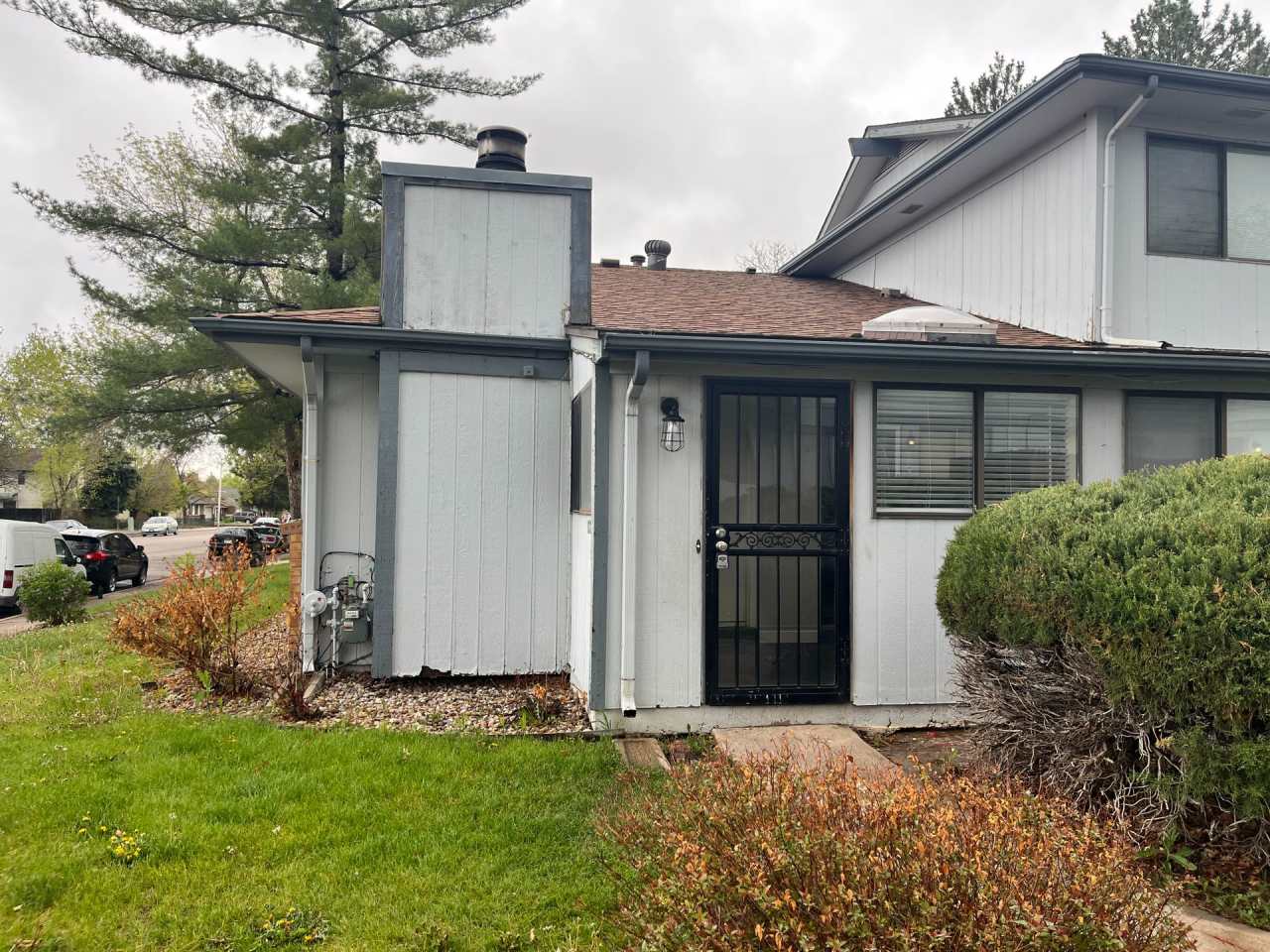 3 bed 2 bath townhouse - Great Location