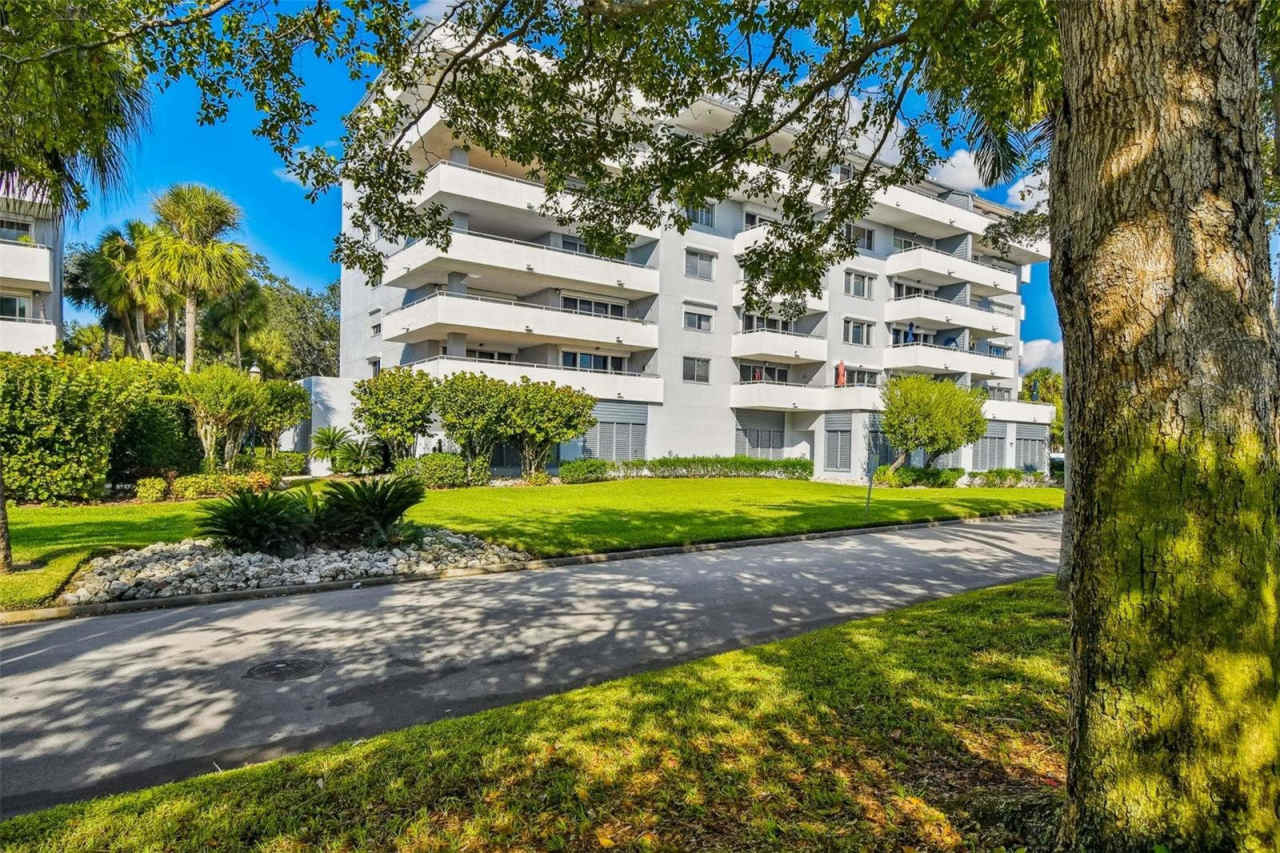 1000 RIVERSIDE DRIVE