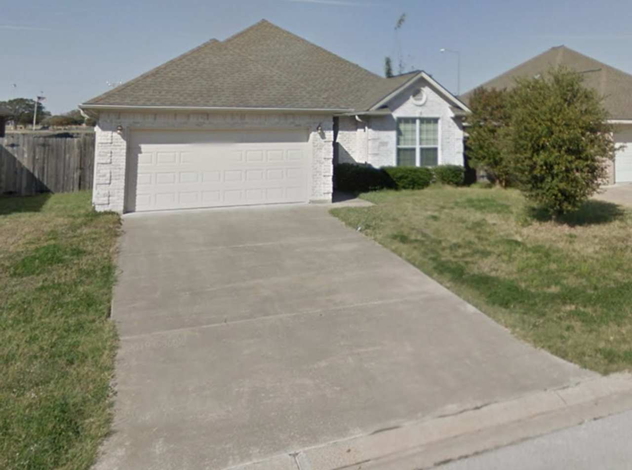College Station - 3 bedroom - 2 bath - 2 car garage - fenced in yard