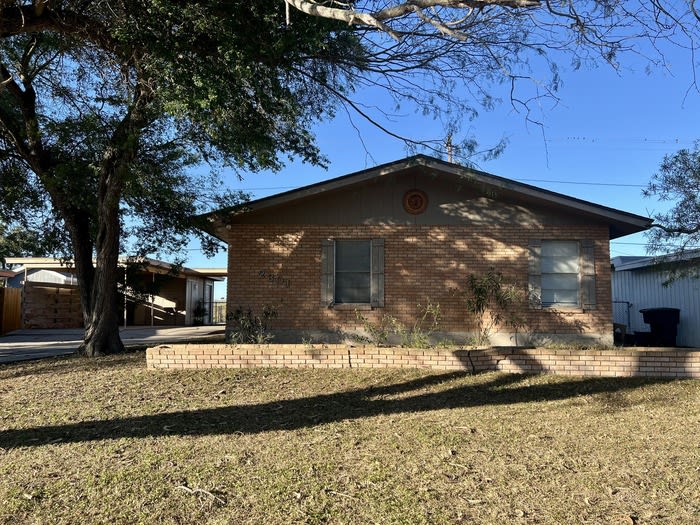 2301 North Parkwood Drive