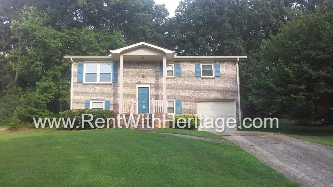 Amazing 4 Bedroom/ 2 Bath Home / Bonus Room or Flex Room / Beautiful Manicure Yards / Great Location