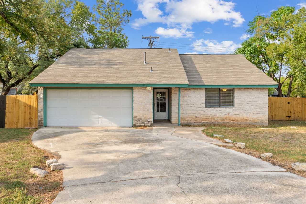 Bright and Inviting 3-Bedroom with Private Yard