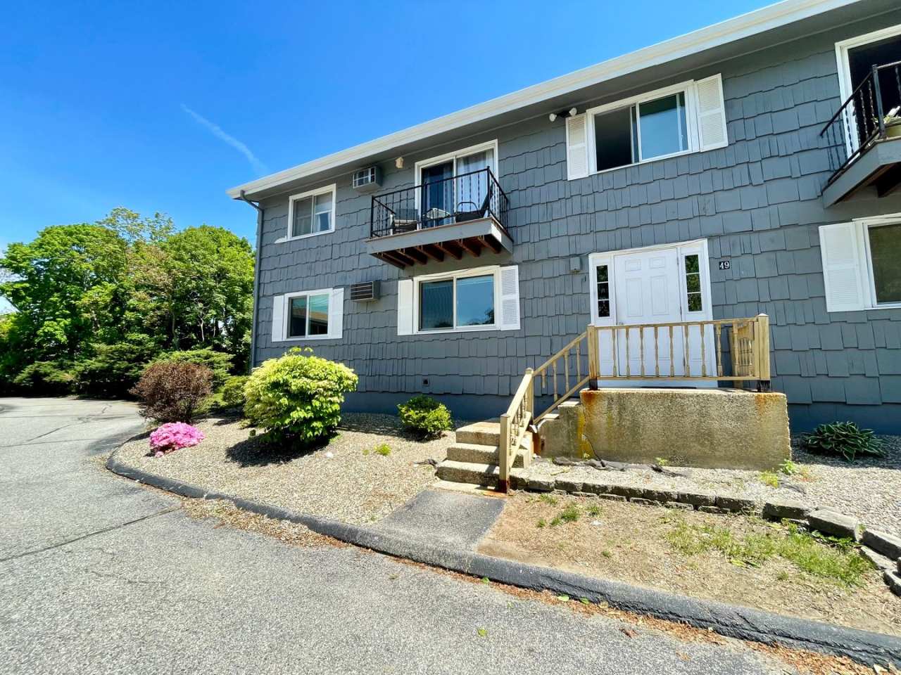 CHARMING TWO BEDROOM IN GROTON - HEAT INCLUDED!