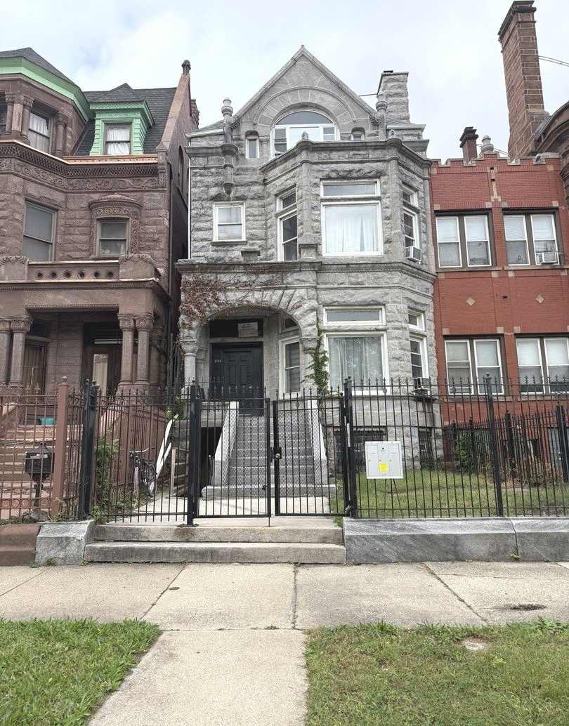 3740 S Michigan Avenue