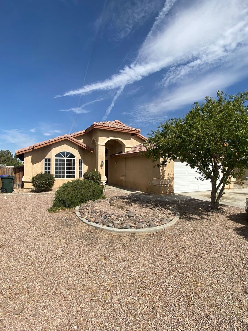 4 BEDROOM ADELANTO HOME
