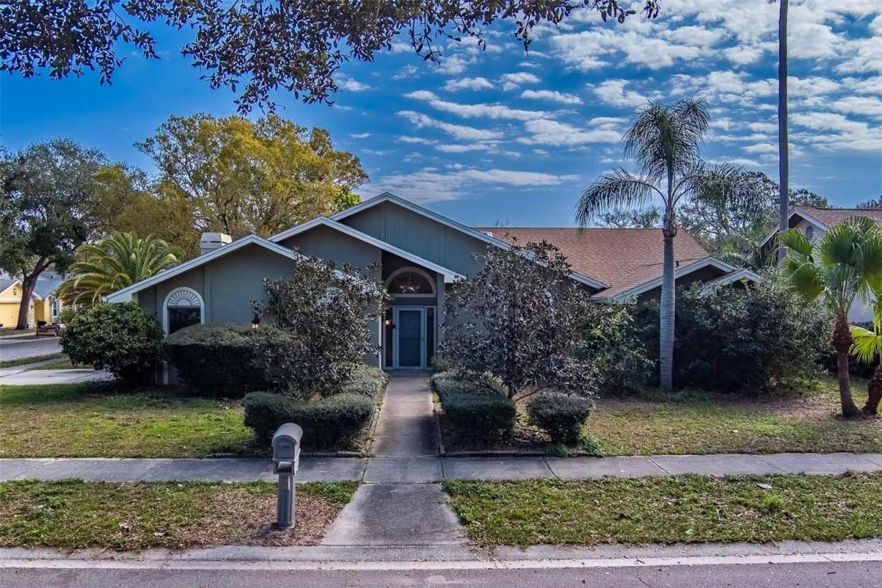 1112 WOODCREST AVENUE