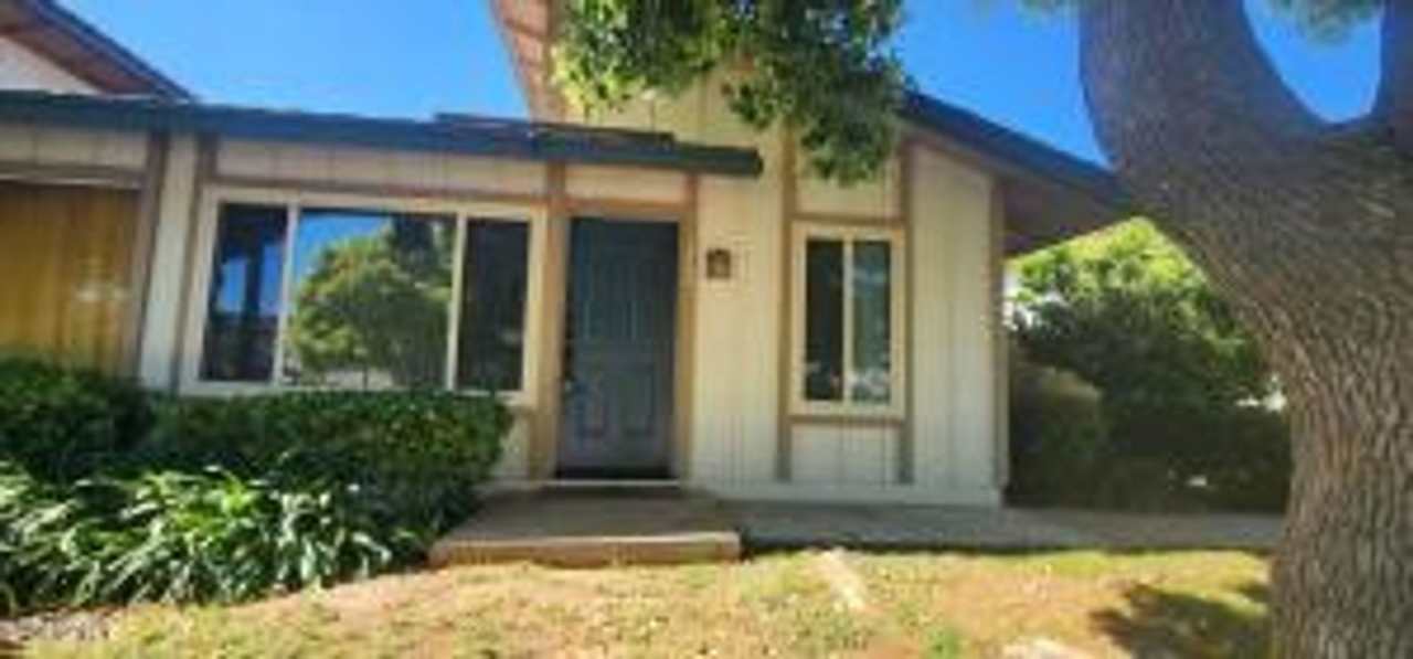 Sharp Thousand Oaks Ground Unit Condo Fully Remodeled