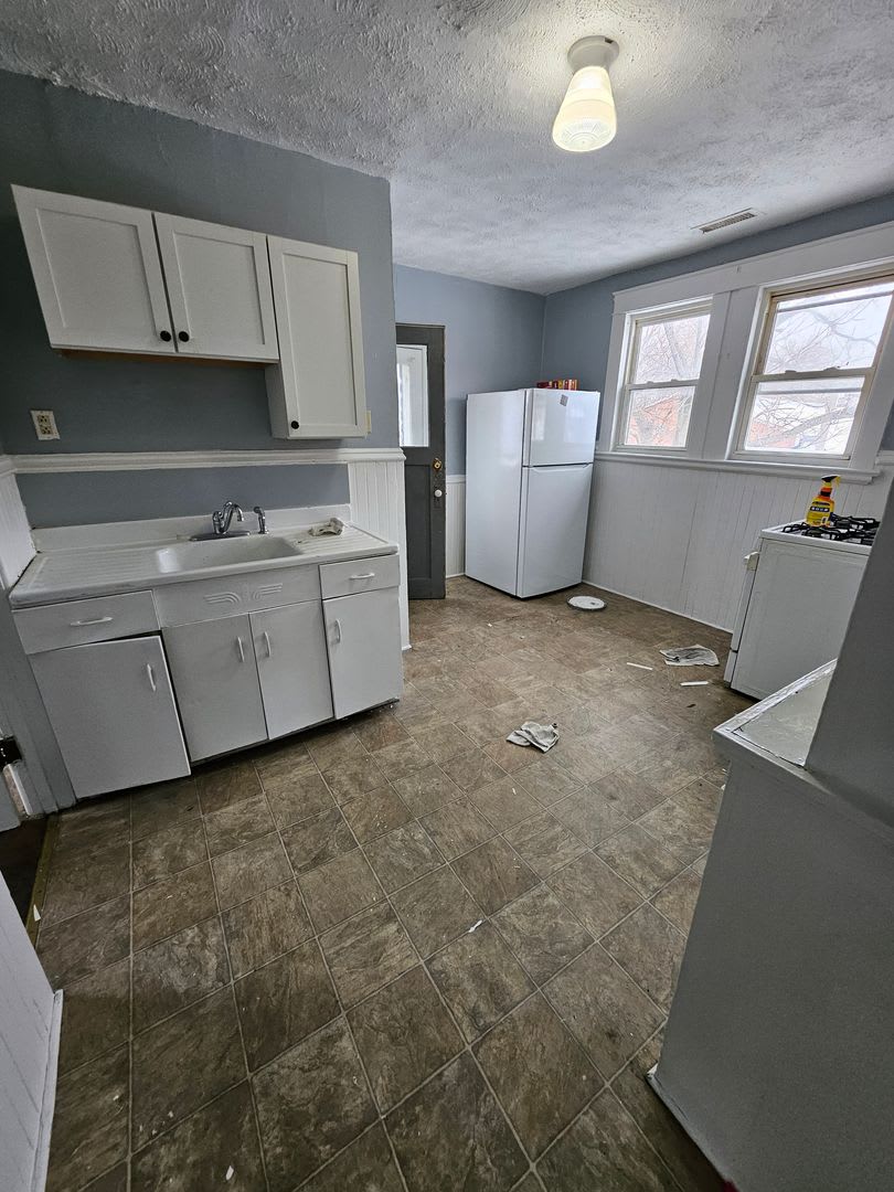 Upper 3 bedroom west side