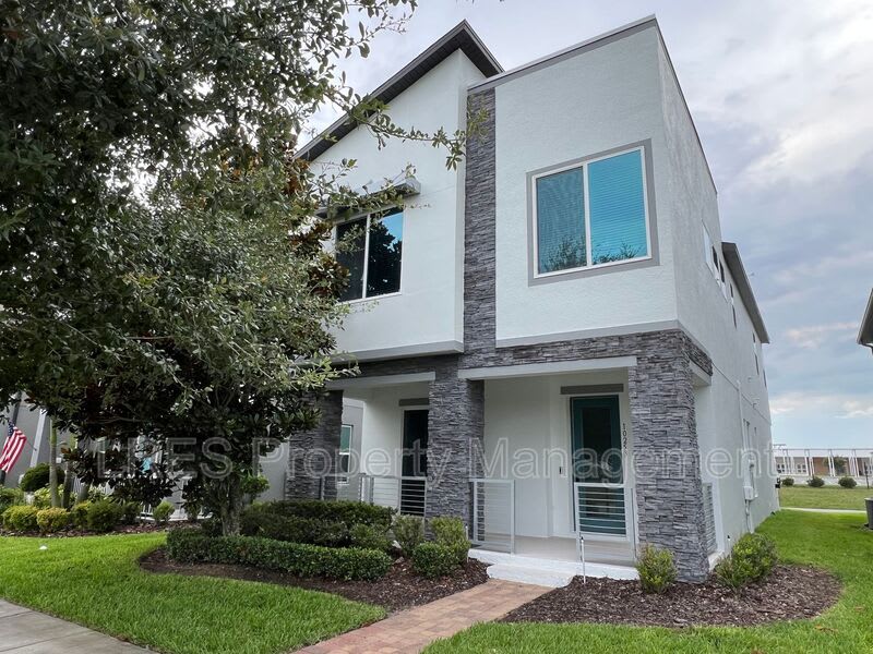 10253 Austrina Oak Loop