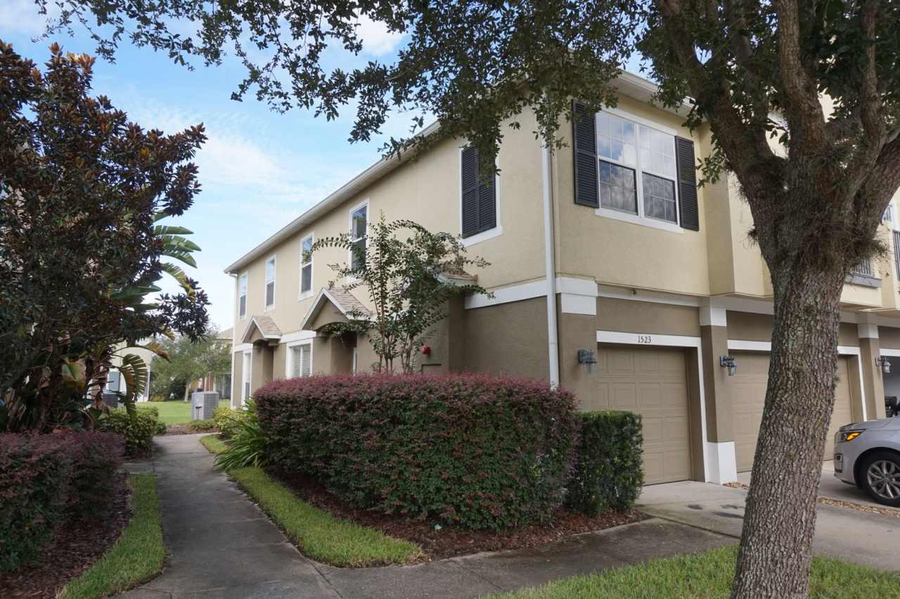 Excellent  Spacious 2/2 with 1 Car Garage at Broken Oaks