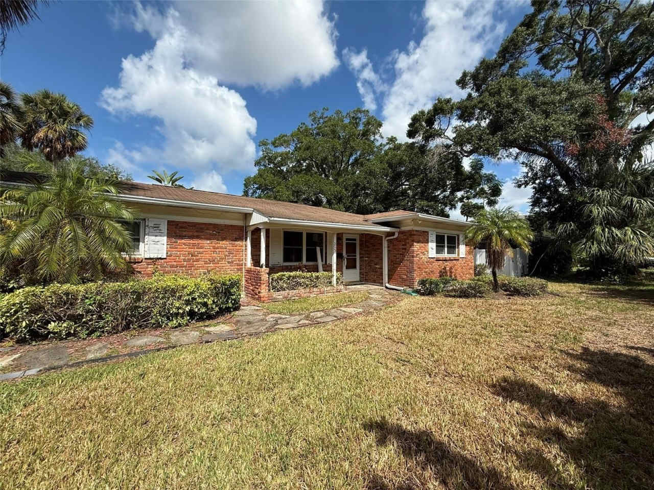 215 S WEST SHORE BOULEVARD