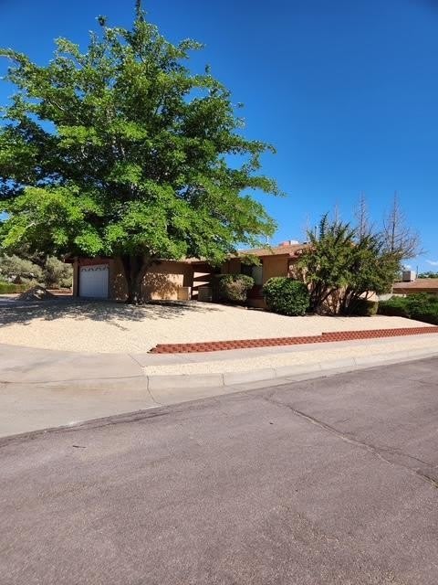 618 Esquire Court NE