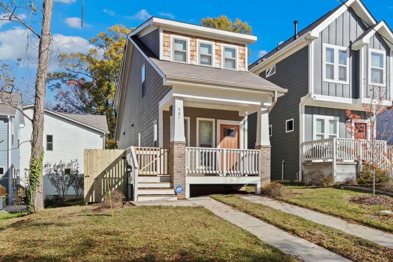 New Furnished 2 Bed/2.5 bath lease only close to downtown, all utilities included!