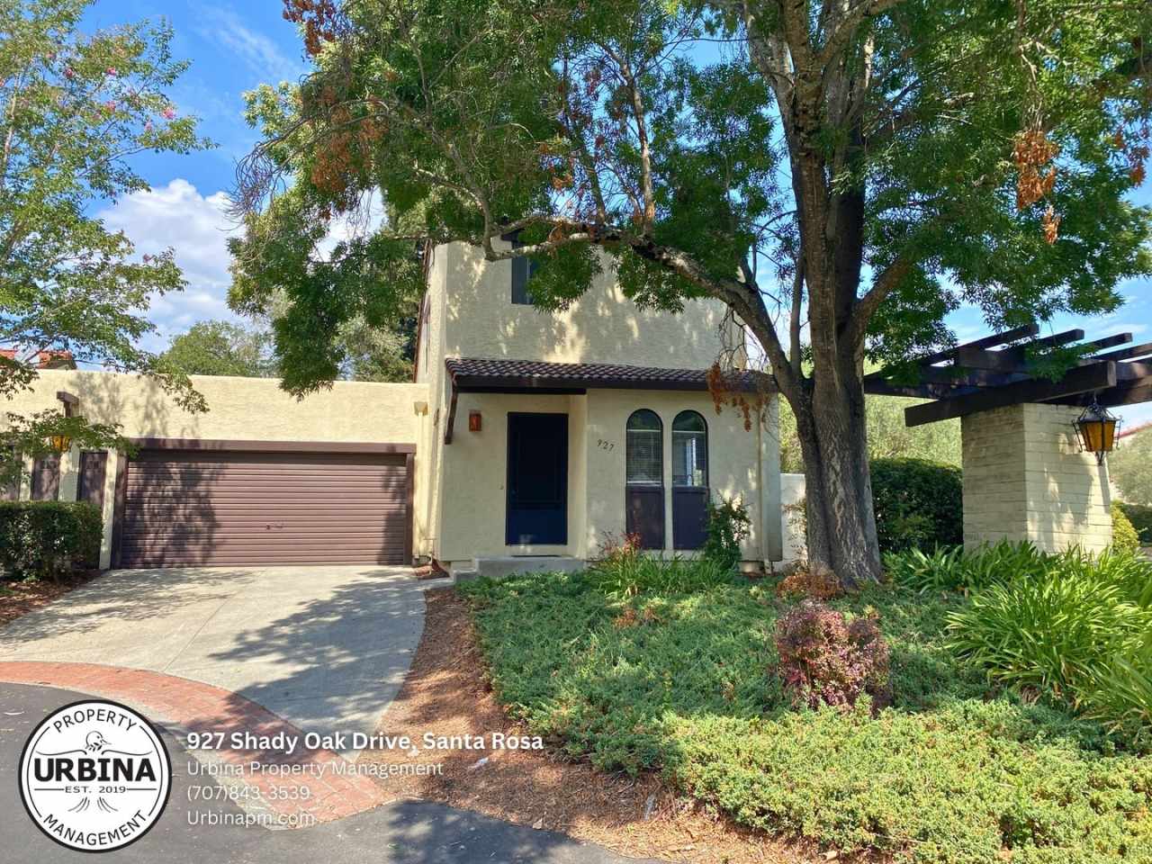 Cute End Unit in Desirable Complex