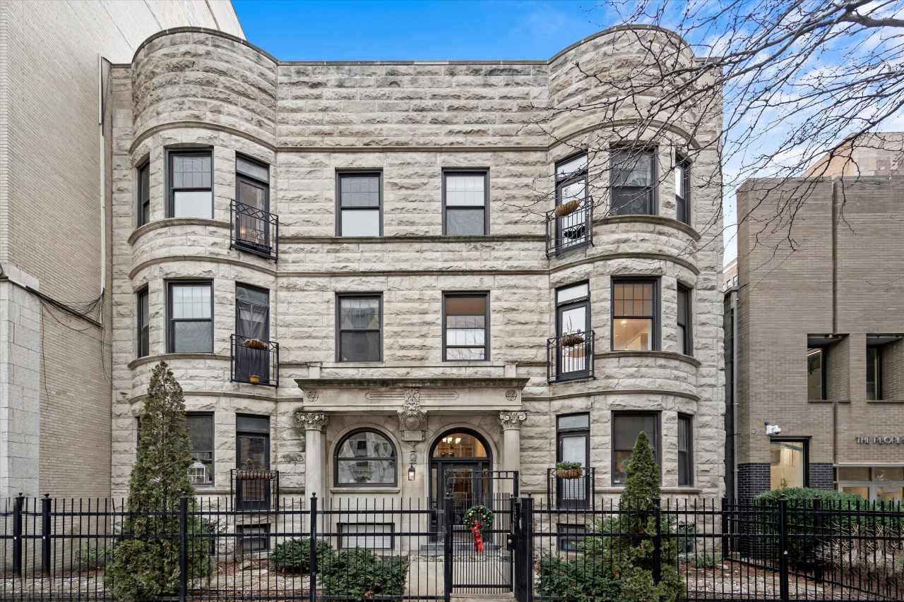 927 West Eastwood Avenue