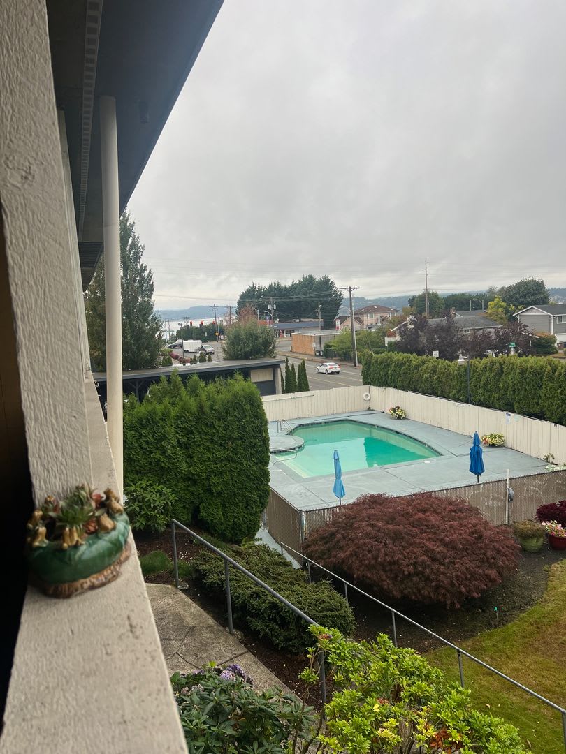 Beautiful 2 Bed 2 Bath Condo in Tacoma! 55+ Community Only