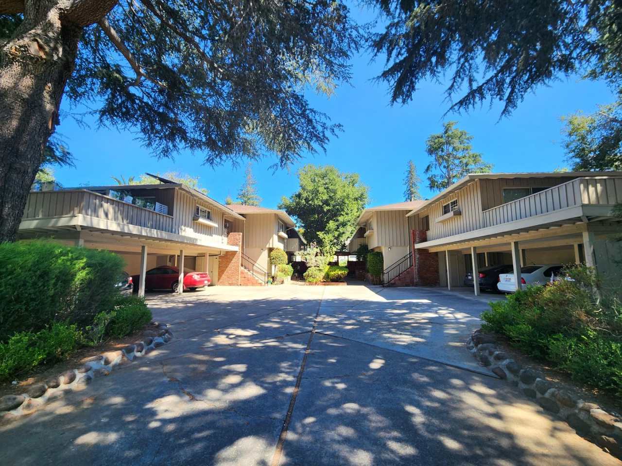 LO 660 Forest Avenue