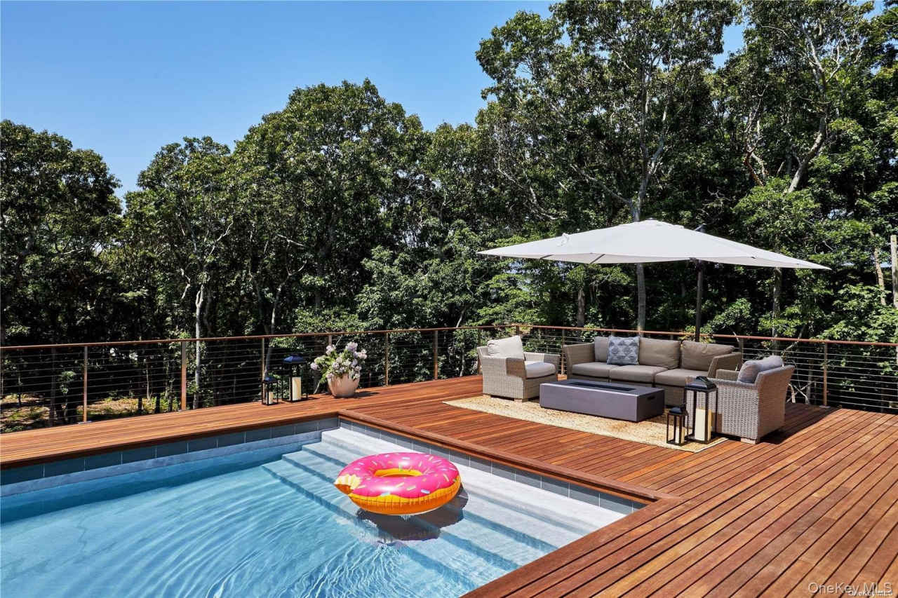 11925 Soundview Avenue