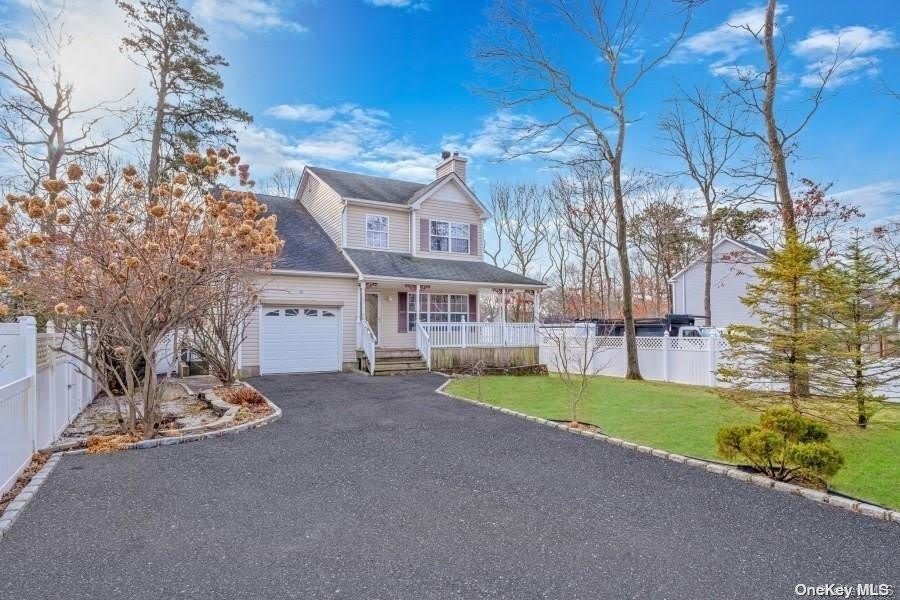 28 Moriches Middle Island Road